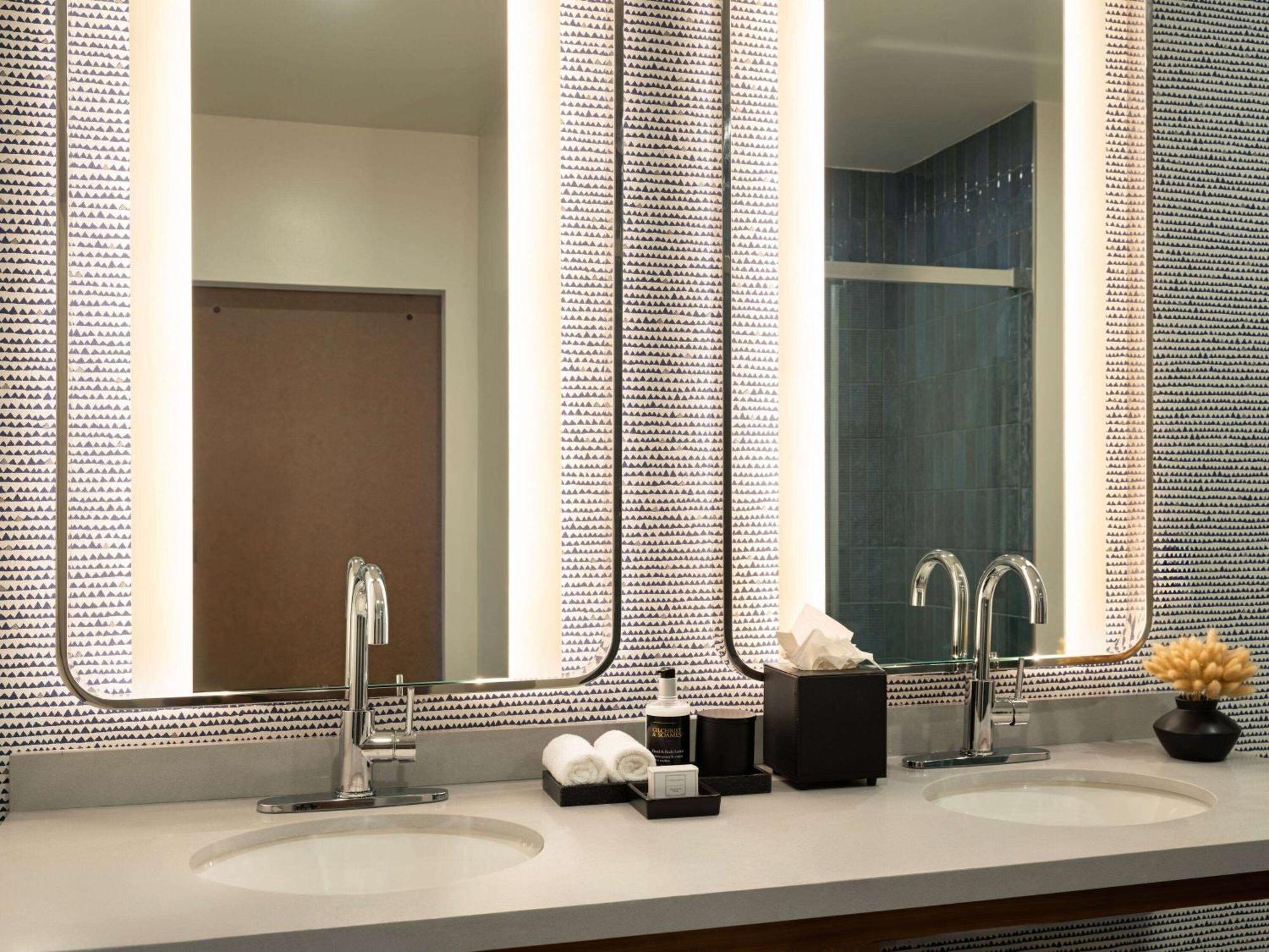Origin Kansas City Riverfront, A Wyndham Hotel エクステリア 写真